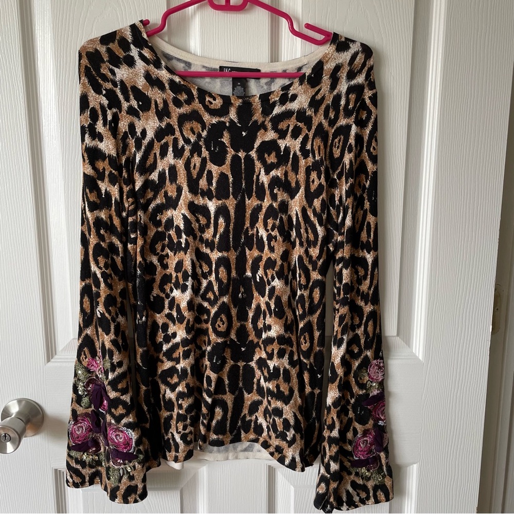 Women’s INC Lightweight Leopard Sweater Top Size MEDIUM